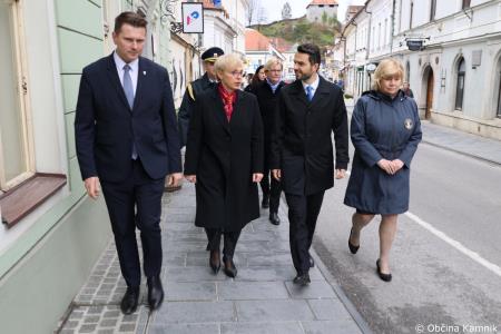 Predsednica Republike Slovenije dr. Nataša Pirc Musar k spomeniku Rudolfa Maistra – Vojanova položila cvetje (3)